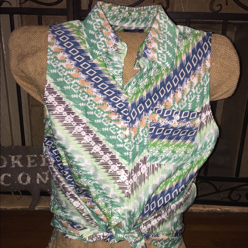NWT Green Multi sleeveless button up